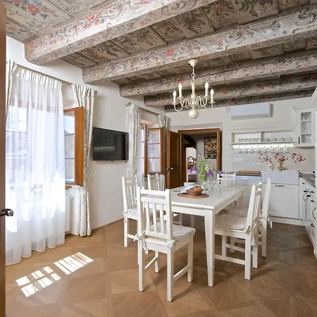 优梅森纳瑟公寓式酒店 布拉格